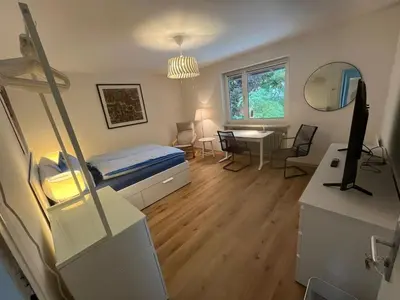 Ein Bett oder Betten in einem Zimmer der Unterkunft München Trudering 3 Schlafzimmer 90 qm sehr ruhig, U-S Bahn 350m