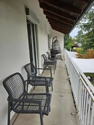 Ein Balkon oder eine Terrasse in der Unterkunft München Trudering 3 Schlafzimmer 90 qm sehr ruhig, U-S Bahn 350m