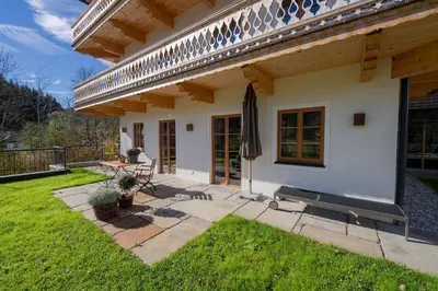 Ein Garten an der Unterkunft Ferienwohnungen Fendl