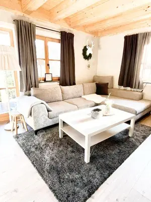 Ein Sitzbereich in der Unterkunft Ferienwohnung Dahoam