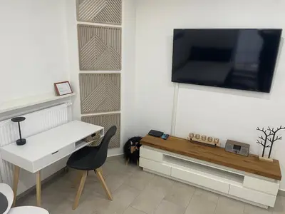 TV/Unterhaltungsangebot in der Unterkunft private parking,old town,52m2,terrace,no stairs, newly renovated,