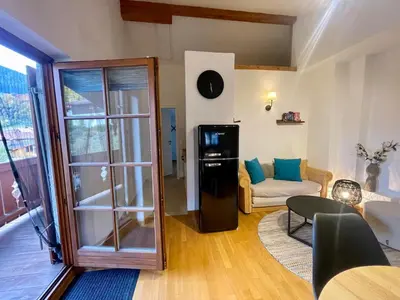 Ein Sitzbereich in der Unterkunft Ferienwohnung Mangfall - Berge, Natur und Ruhe