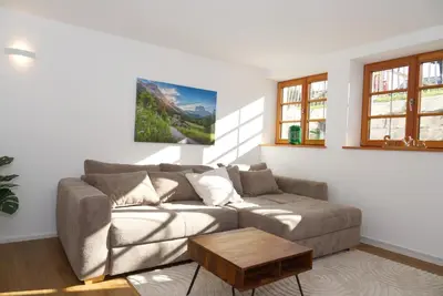 Ein Sitzbereich in der Unterkunft Ferienwohnung Alpenzeit Unterwössen im Chiemgau