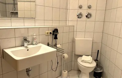 Ein Badezimmer in der Unterkunft DUTTI'S HOME - Wohlfühl-Studio, Küche, Stellplatz, Self-Check-In, Garten