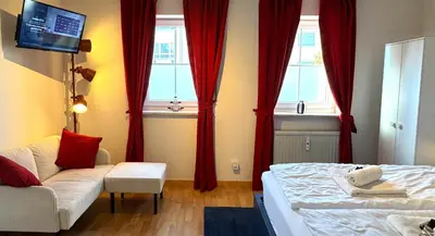 Ein Bett oder Betten in einem Zimmer der Unterkunft DUTTI'S HOME - Wohlfühl-Studio, Küche, Stellplatz, Self-Check-In, Garten