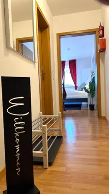 Ein Bett oder Betten in einem Zimmer der Unterkunft DUTTI'S HOME - Wohlfühl-Studio, Küche, Stellplatz, Self-Check-In, Garten