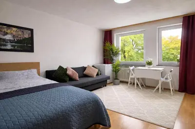 Ein Sitzbereich in der Unterkunft Quiet & Modern Studio near Tram & River Lech