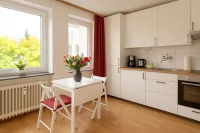 Küche/Küchenzeile in der Unterkunft Quiet & Modern Studio near Tram & River Lech
