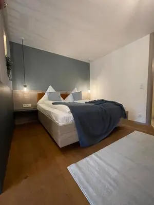 Ein Bett oder Betten in einem Zimmer der Unterkunft See und Kliniknahes Apartment, Balkon, Wifi, Blick ins Grüne