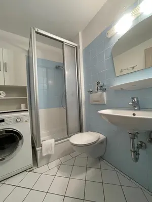 Ein Badezimmer in der Unterkunft See und Kliniknahes Apartment, Balkon, Wifi, Blick ins Grüne
