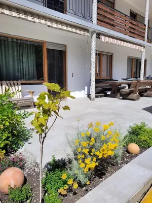 Ein Garten an der Unterkunft Ferienwohnung Harpfing