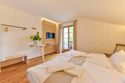 Ein Bett oder Betten in einem Zimmer der Unterkunft RamsAu-das Gasthaus