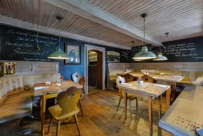 Ein Sitzbereich in der Unterkunft RamsAu-das Gasthaus