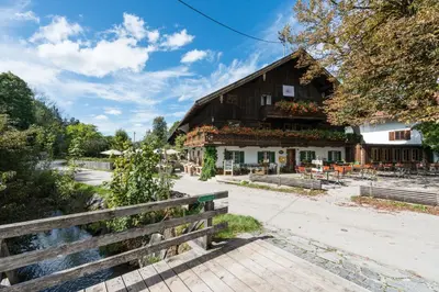 Das Gebäude in dem sich die Pension befindet