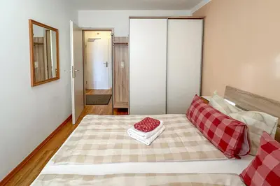 Ein Bett oder Betten in einem Zimmer der Unterkunft Chiemsee Strand