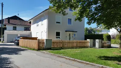 Das Gebäude in dem sich die Ferienwohnung befindet