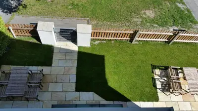 Ein Garten an der Unterkunft Ferienwohnung in Seeshaupt am Starnberger See