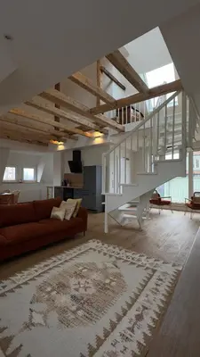 Ein Sitzbereich in der Unterkunft Modernes Maisonette-Apartment mit Terrasse I Augsburg City