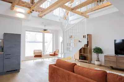 TV/Unterhaltungsangebot in der Unterkunft Modernes Maisonette-Apartment mit Terrasse I Augsburg City