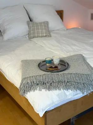 Ein Bett oder Betten in einem Zimmer der Unterkunft Soleils Living I See & Berge I Starnberger See