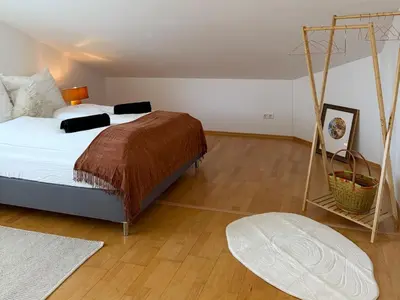 Ein Bett oder Betten in einem Zimmer der Unterkunft Soleils Living I See & Berge I Starnberger See