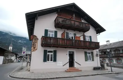 Das Gebäude in dem sich die Ferienwohnung befindet