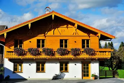 Das Gebäude in dem sich die Ferienwohnung befindet