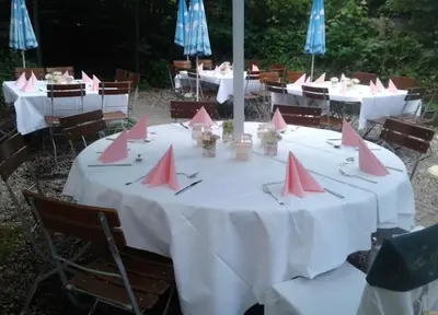 Ein Restaurant oder anderes Speiselokal in der Unterkunft Hotel Gasthaus Aujäger