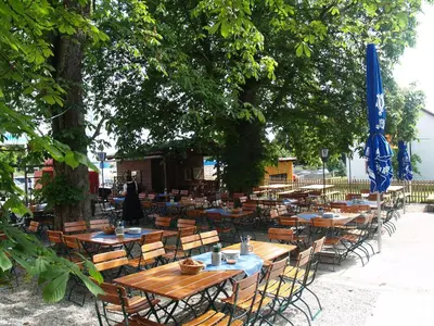 Ein Restaurant oder anderes Speiselokal in der Unterkunft Gasthof Engel