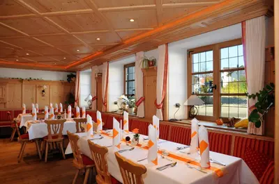 Ein Restaurant oder anderes Speiselokal in der Unterkunft Gasthof Engel