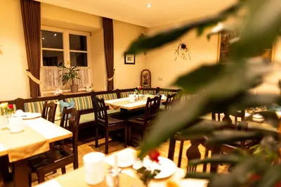 Ein Restaurant oder anderes Speiselokal in der Unterkunft Gasthof Engel