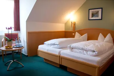 Ein Bett oder Betten in einem Zimmer der Unterkunft Gasthof Engel