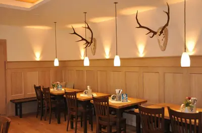 Ein Restaurant oder anderes Speiselokal in der Unterkunft Landgasthof Hepting