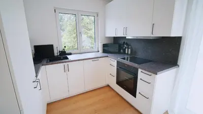 Küche/Küchenzeile in der Unterkunft YUVA HOMES -2 Zimmer-S-Bahn MUC-Parkplatz