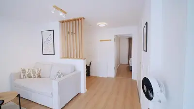 Ein Sitzbereich in der Unterkunft YUVA HOMES -2 Zimmer-S-Bahn MUC-Parkplatz