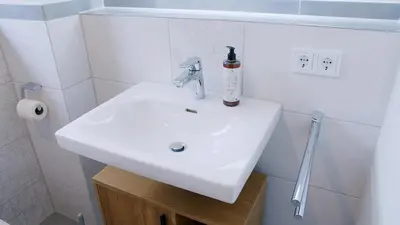 Ein Badezimmer in der Unterkunft YUVA HOMES -2 Zimmer-S-Bahn MUC-Parkplatz