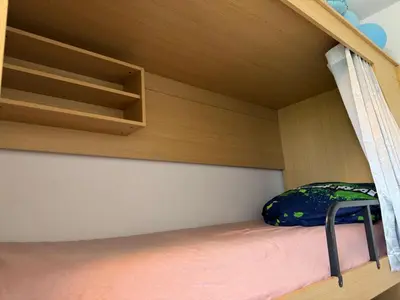 Ein Etagenbett oder Etagenbetten in einem Zimmer der Unterkunft AECOspires CoWorkStel