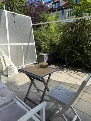 Ein Balkon oder eine Terrasse in der Unterkunft Bright Studio with Private Terrace near Nymphenburg Castle