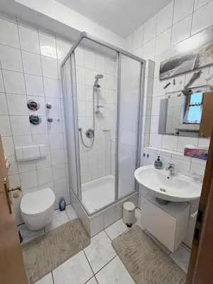 Ein Badezimmer in der Unterkunft Chiemsee-Perle, stylisches Luxus-Appartement