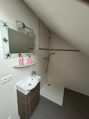 Ein Badezimmer in der Unterkunft Helles, geräumiges Haus in München-Solln