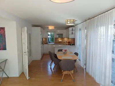 Küche/Küchenzeile in der Unterkunft Helles, geräumiges Haus in München-Solln