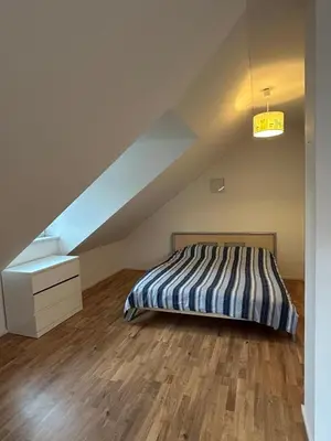Ein Bett oder Betten in einem Zimmer der Unterkunft Helles, geräumiges Haus in München-Solln