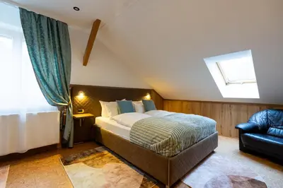 Ein Bett oder Betten in einem Zimmer der Unterkunft Höllental heritage House - BergPANORAMA - 5