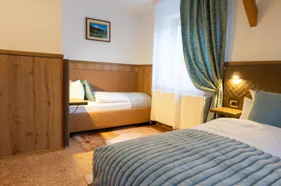 Ein Bett oder Betten in einem Zimmer der Unterkunft Höllental heritage House - BergPANORAMA - 5