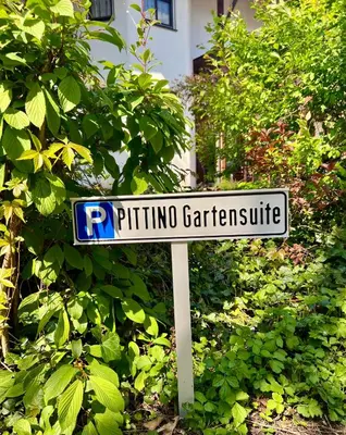 Ein Zertifikat, Auszeichnung, Logo oder anderes Dokument, das in der Unterkunft Pittino Gartensuite 02 in zweiter Seereihe Ammersee ausgestellt ist