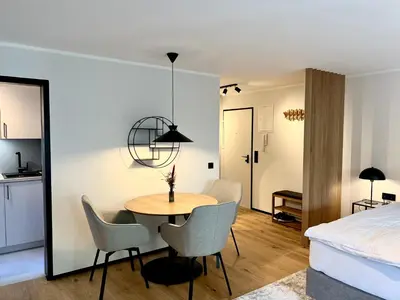 Ein Bett oder Betten in einem Zimmer der Unterkunft Pittino Gartensuite 02 in zweiter Seereihe Ammersee