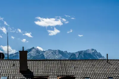 Ein allgemeiner Bergblick oder ein Berglick von der Ferienwohnung aus