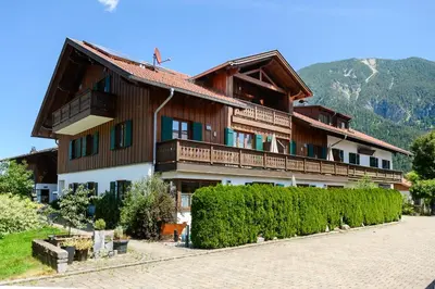 Ein allgemeiner Bergblick oder ein Berglick von der Ferienwohnung aus