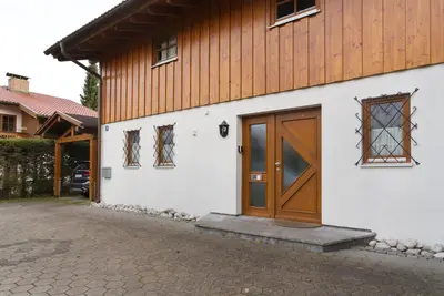 Das Gebäude in dem sich die Ferienwohnung befindet