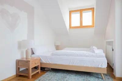 Ein Bett oder Betten in einem Zimmer der Unterkunft ღLiboria I Aidling Panorama Stilvolles Ferienhaus mit Bergblick